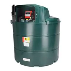 Citerne diesel verte en plastique, avec pompe et compteur logés dans un coffre ouvert en partie haute