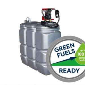 Citerne grise rectangulaire en plastique avec une pompe rouge et un pistolet de distribution sur le dessus, logo Green Fuels Ready