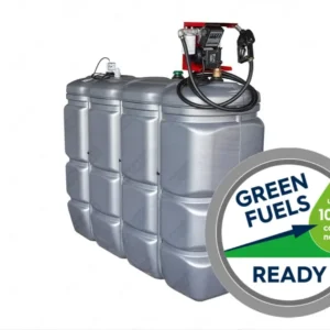 Citerne grise rectangulaire en plastique avec une pompe rouge et un pistolet de distribution sur le dessus, logo Green Fuels Ready