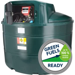 Citerne cylindrique vert foncé en plastique, avec une armoire de distribution ouverte qui abrite la pompe et son compteur, logo Green Fuels Ready