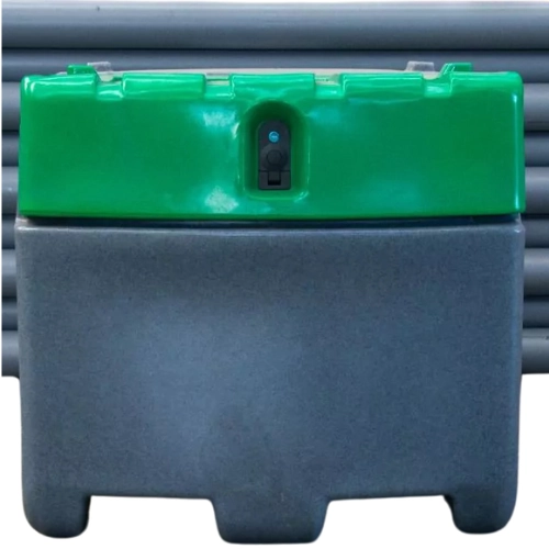 Cuve de transport de carburant en plastique gris, couvercle vert fermé, vue de face